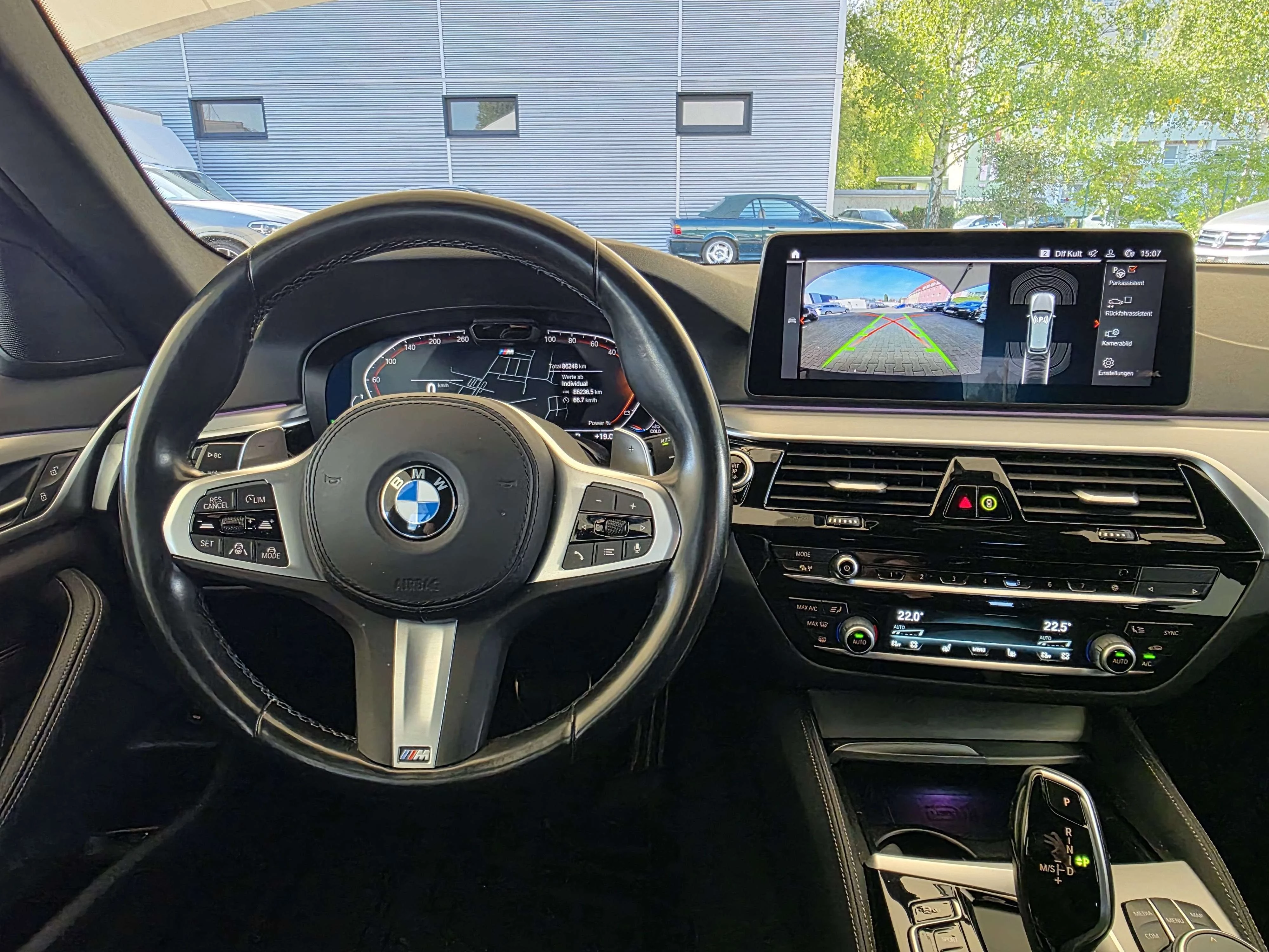 BMW 540i xDrive ///M Sport Laser LC Prof HUD AHK Kamera SHZ PDC Tempo – Fahrzeugansicht 29