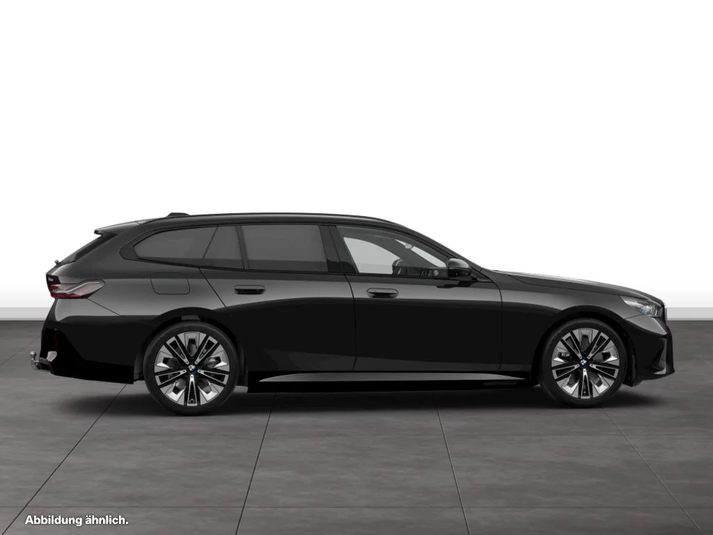 BMW 550e xDrive Touring