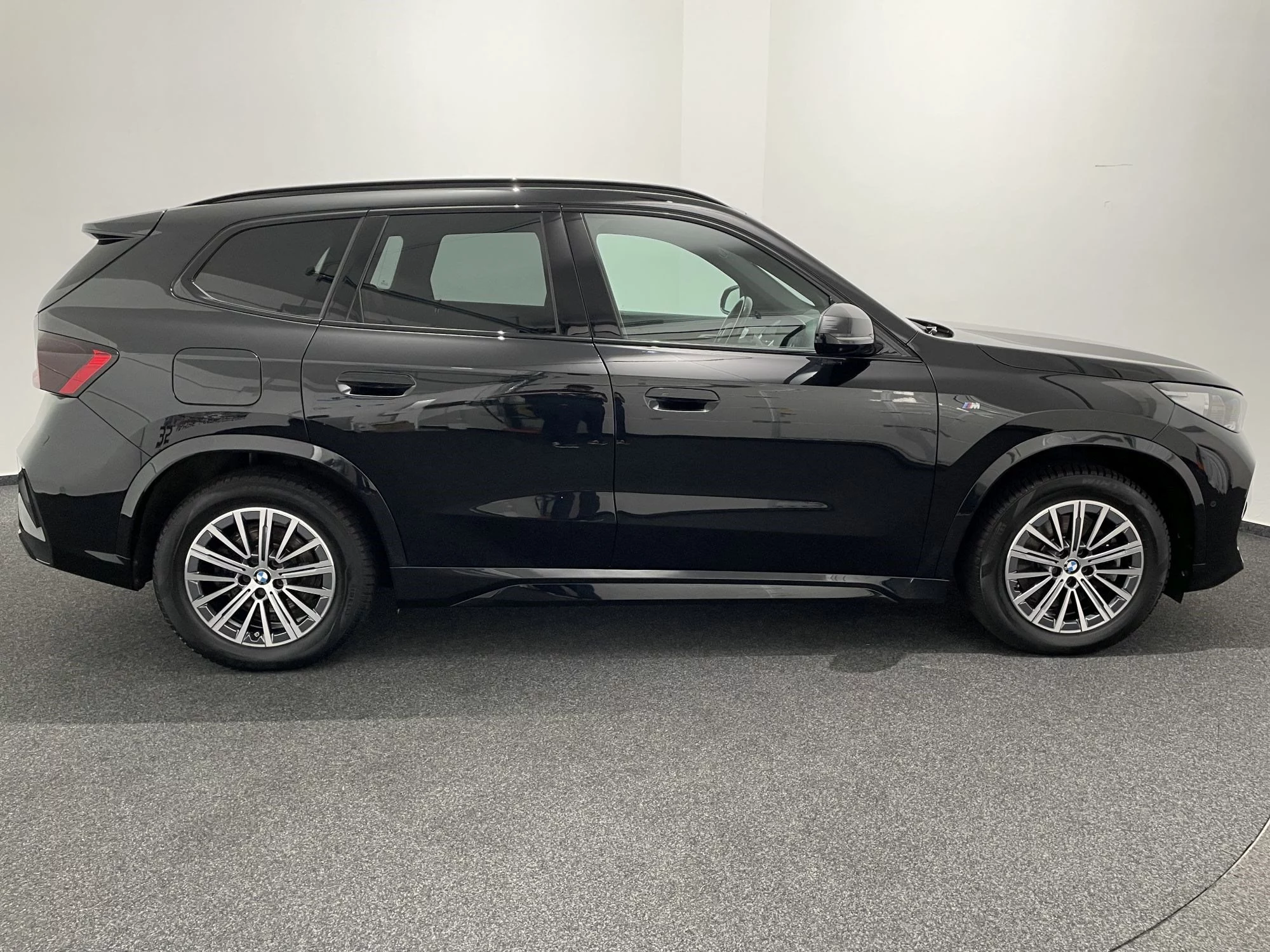 BMW iX1 xDrive30 M Sportpaket Head-Up HK HiFi DAB