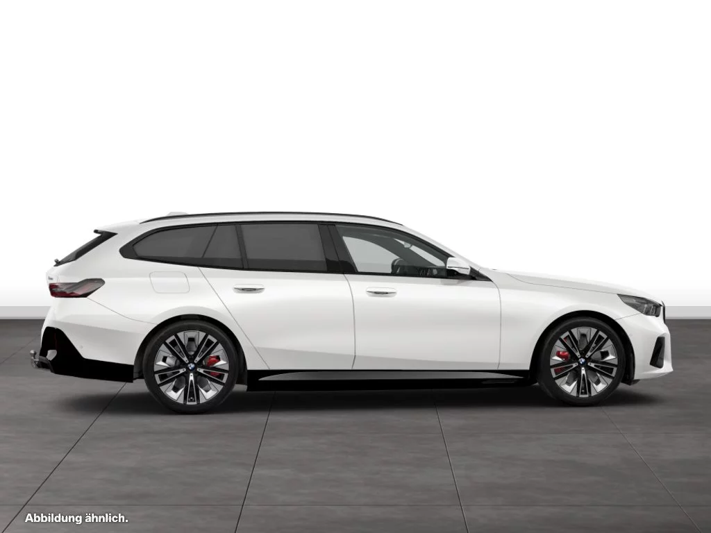 BMW 550e xDrive Touring
