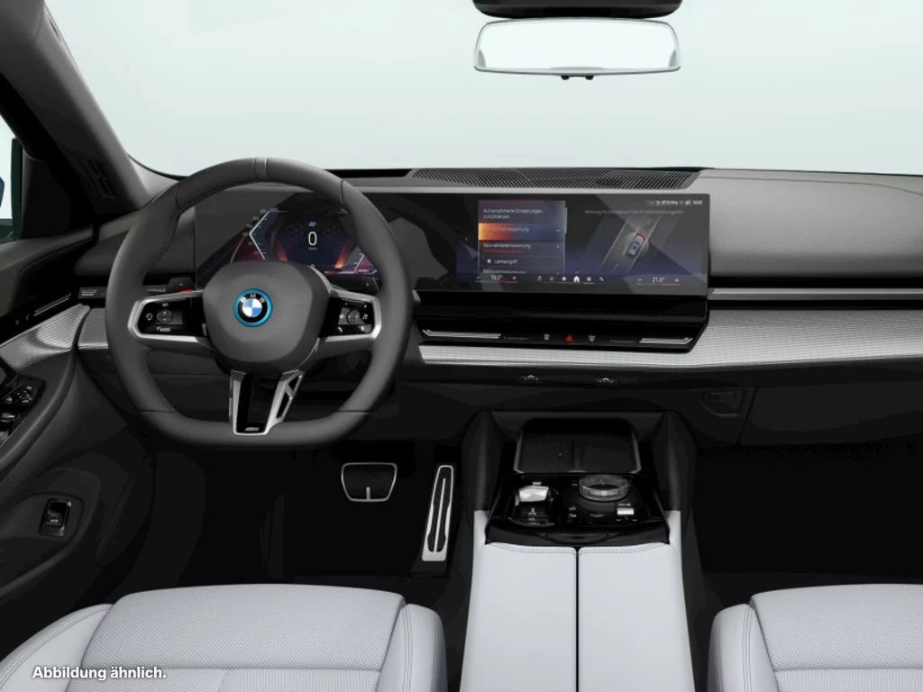 BMW 550e xDrive Touring