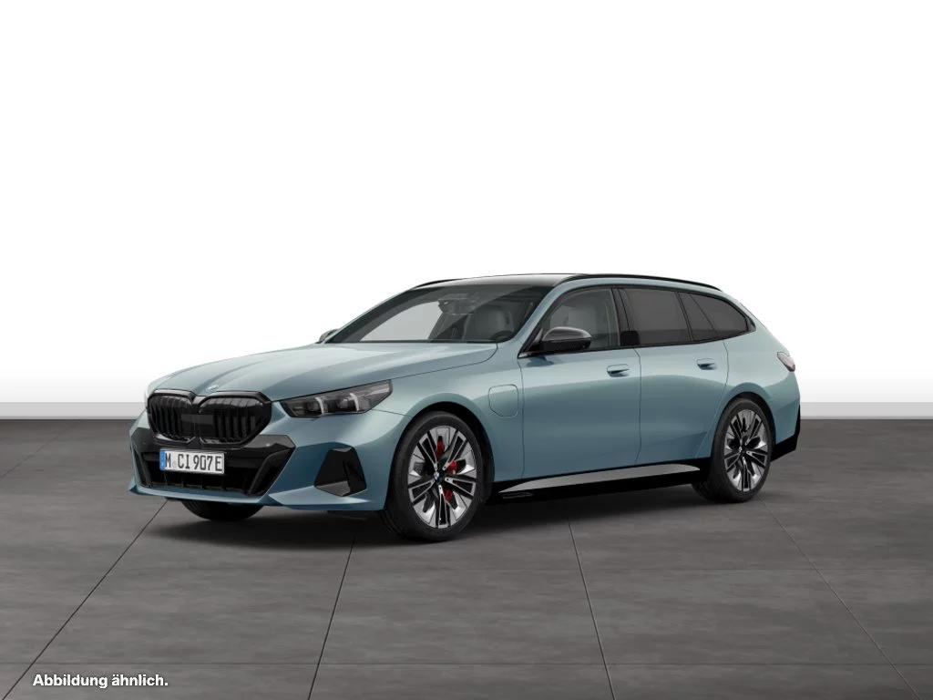 BMW 550e xDrive Touring