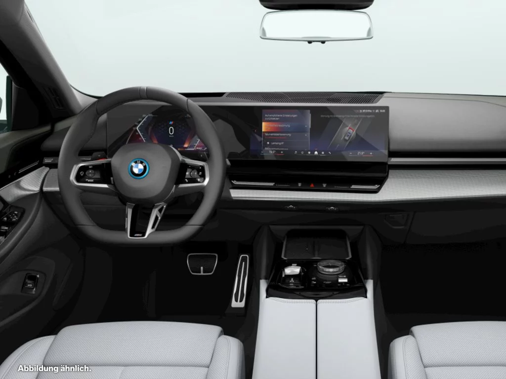 BMW 550e xDrive Touring