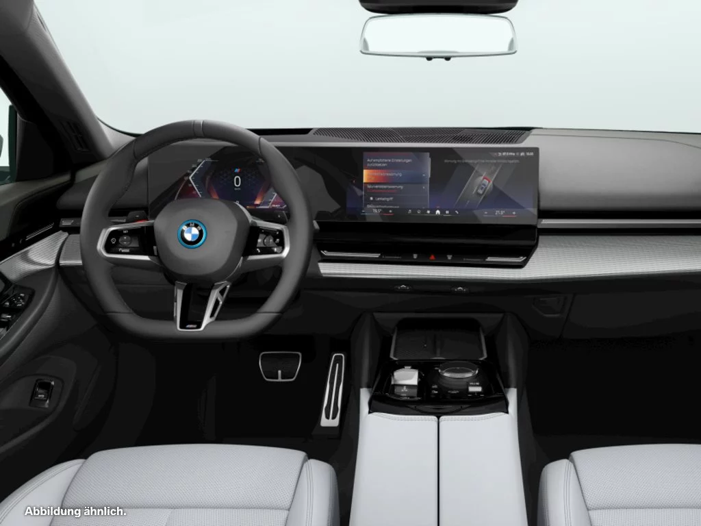 BMW 550e xDrive Touring