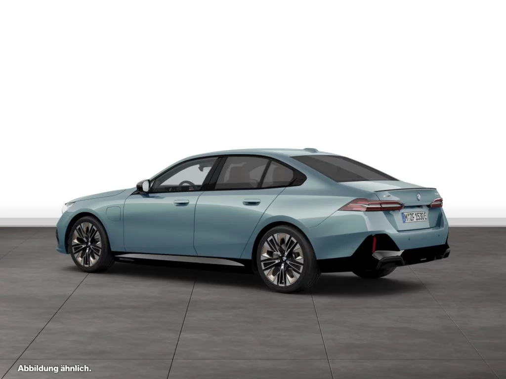 BMW 550e xDrive Limousine