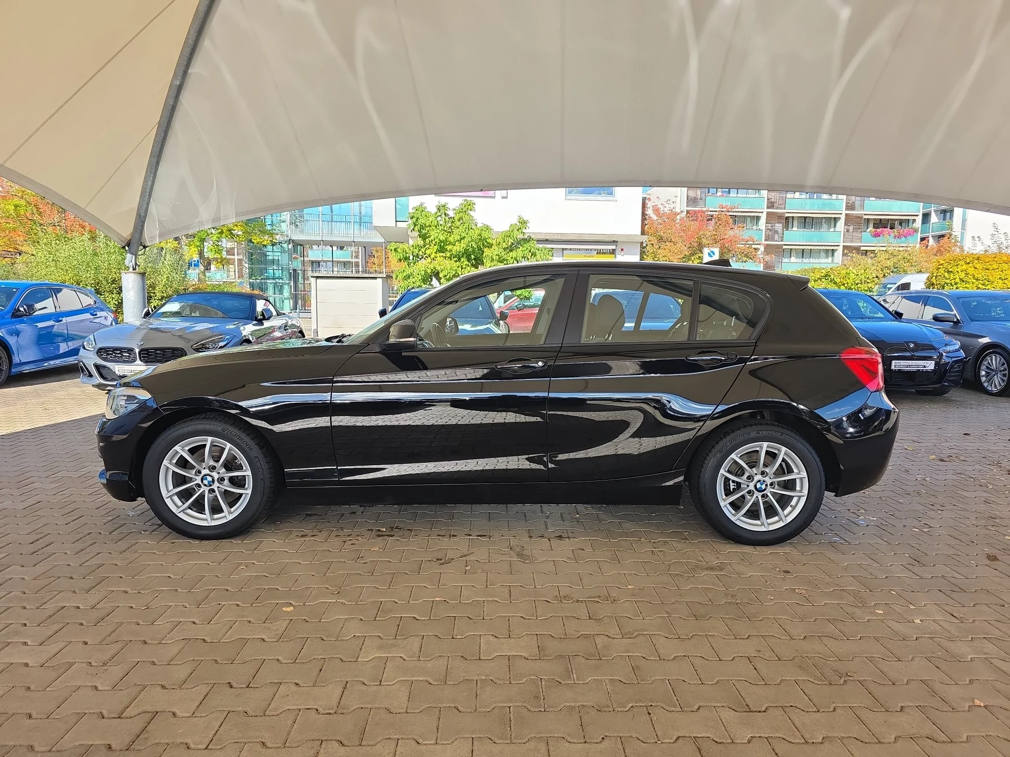 BMW 120d 5-Türer Advantage LED GSD RFK Navi Bus.