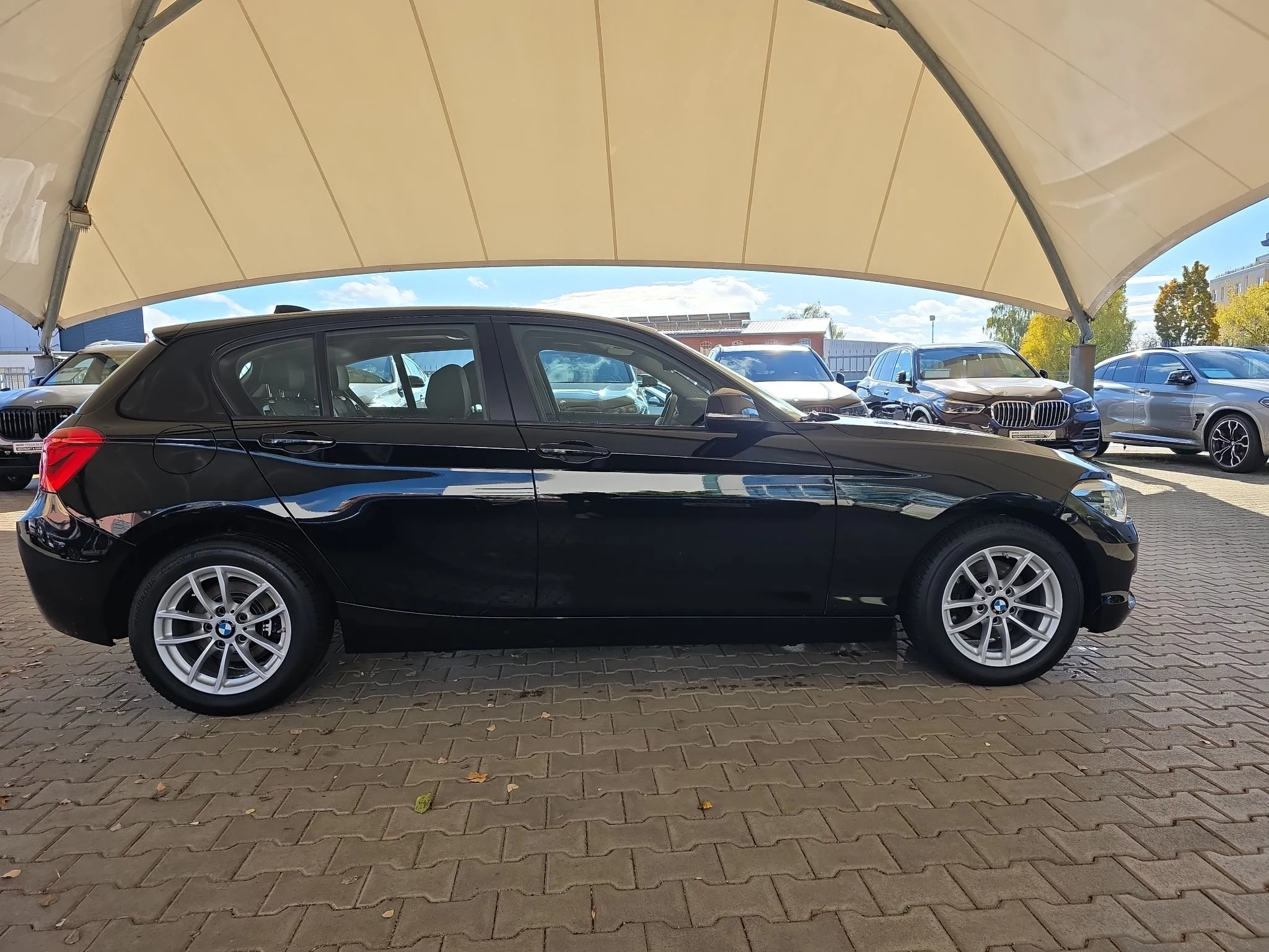 BMW 120d 5-Türer Advantage LED GSD RFK Navi Bus.