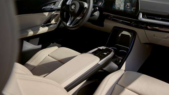 Helle Vordersitze Helle Vordersitze, Mittelarmlehne und digitales Cockpit im BMW X1.